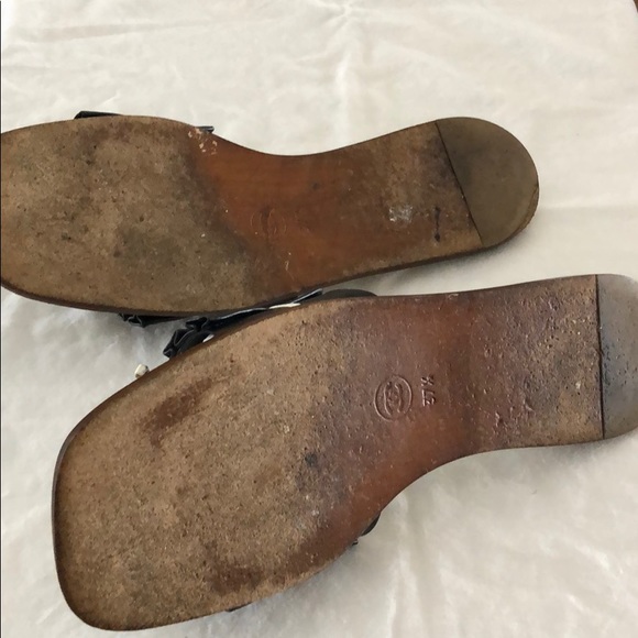 CHANEL black and while leather flat sandal - Picture 3 of 5